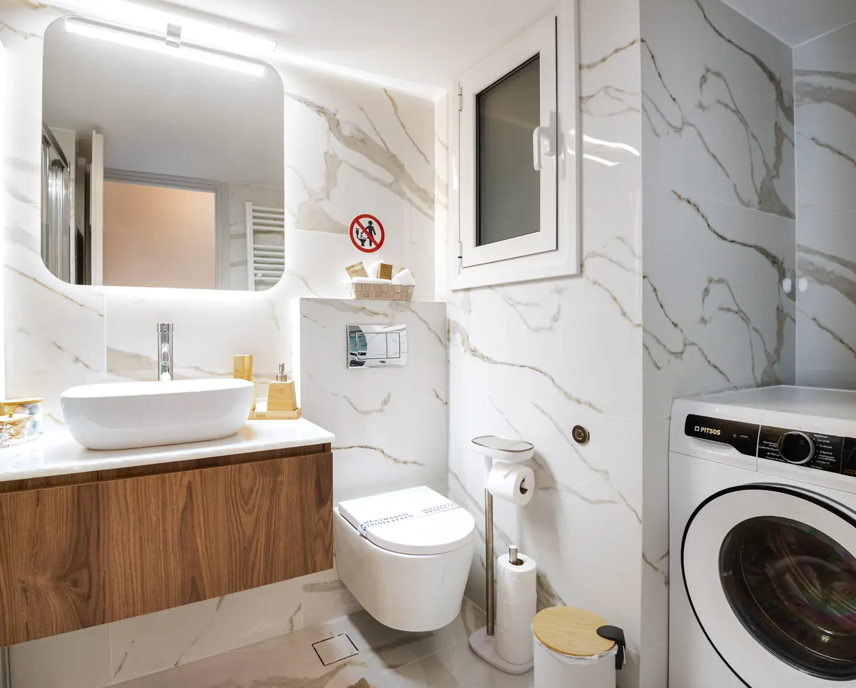 Modern bathroom at Amphitryon Residence