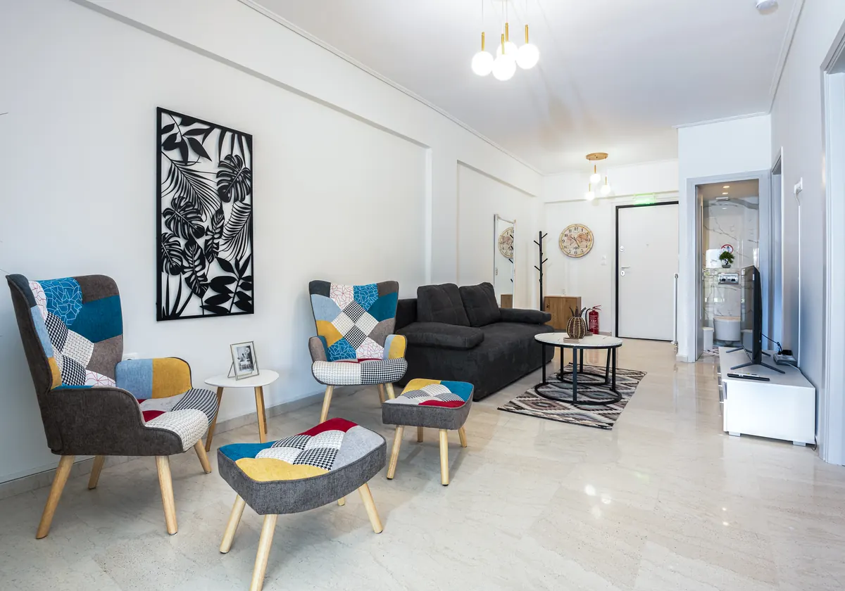 Amphitryon Residence bright living room